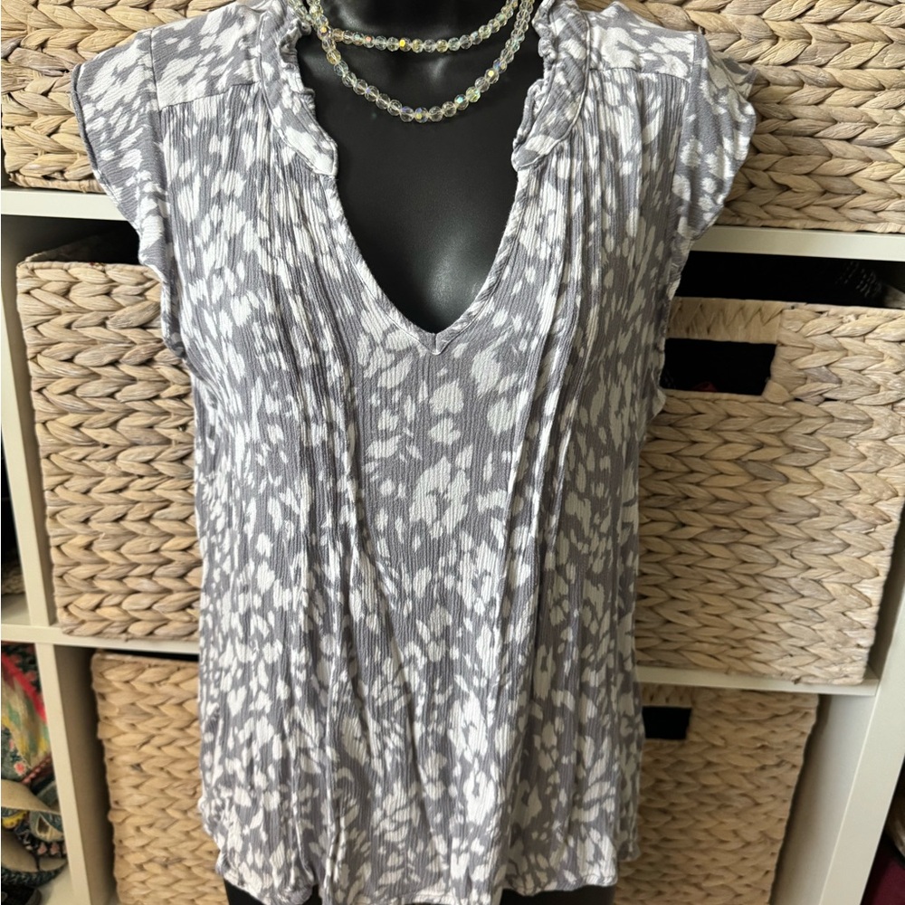 Elegant Gray Patterned Blouse